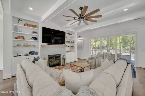 Living - 207 Loder Ave, Wilmington, NC 28409 photo 1 of 5