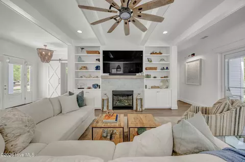 Living - 207 Loder Ave, Wilmington, NC 28409 photo 3 of 5
