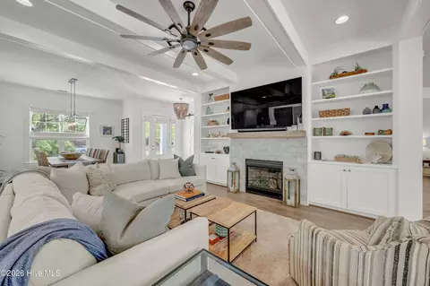 Living - 207 Loder Ave, Wilmington, NC 28409 photo 4 of 5
