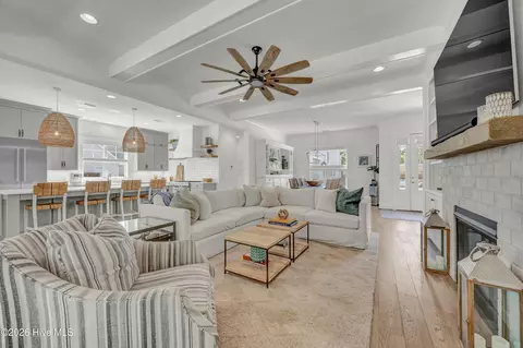 Living - 207 Loder Ave, Wilmington, NC 28409 photo 5 of 5