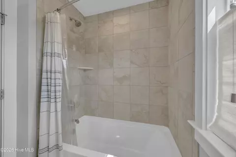 Bath - 207 Loder Ave, Wilmington, NC 28409 photo 3 of 8