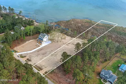 121 Cedarwood Dr, Havelock, NC 28532