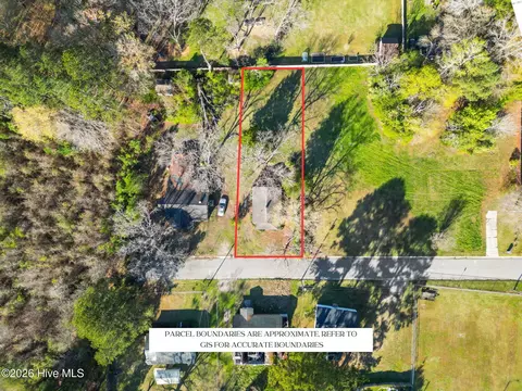 38 Leggett St, Lumberton, NC 28358