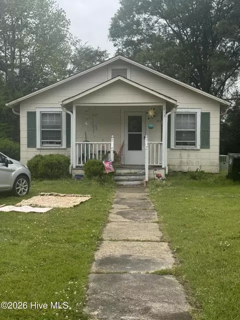 213 N Walker St, Burgaw, NC 28425