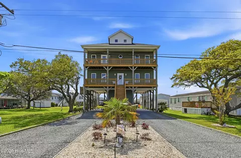9021 W 9th St, Surf City, NC 28445