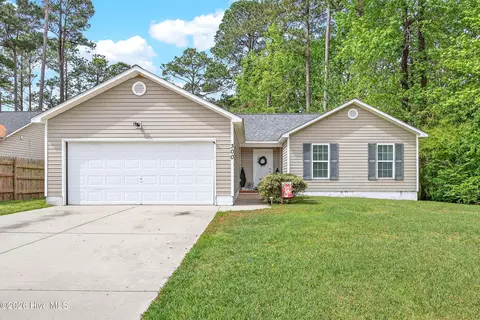 300 Parkwood Dr, Jacksonville, NC 28546