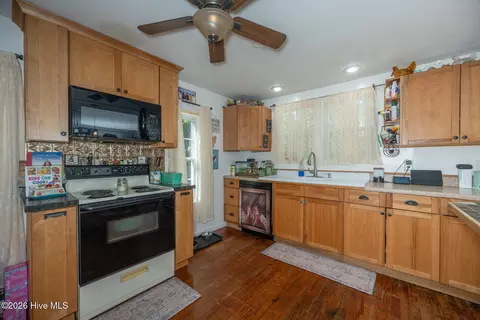 Kitchen - 131 Grandy Rd, Grandy, NC 27939 photo 4 of 5