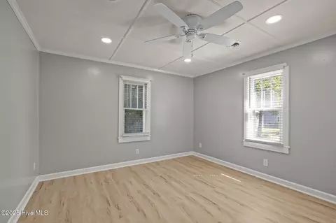 Bedroom - 376 Shell Rd, Atlantic, NC 28511 photo 3 of 5
