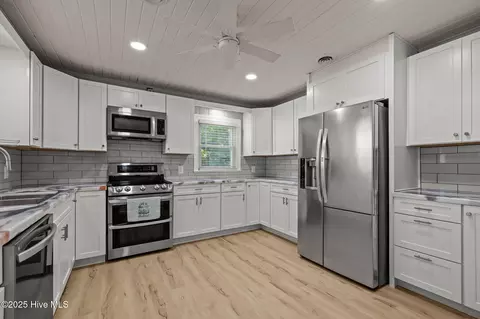 Kitchen - 376 Shell Rd, Atlantic, NC 28511 photo 2 of 4
