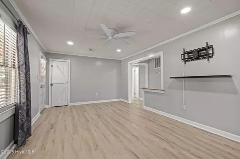 Living - 376 Shell Rd, Atlantic, NC 28511 photo 3 of 3