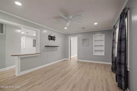 Living - 376 Shell Rd, Atlantic, NC 28511 photo 2 of 3