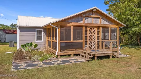 376 Shell Rd, Atlantic, NC 28511