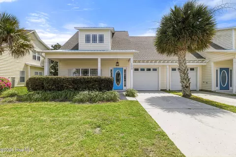 102 Phoebee Ct, Hampstead, NC 28443