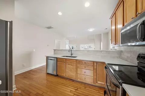 Kitchen - 102 Phoebee Ct, Hampstead, NC 28443 photo 5 of 6