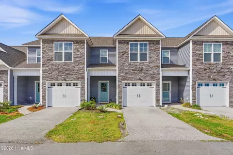 310 S Stingray Ln, Sneads Ferry, NC 28460
