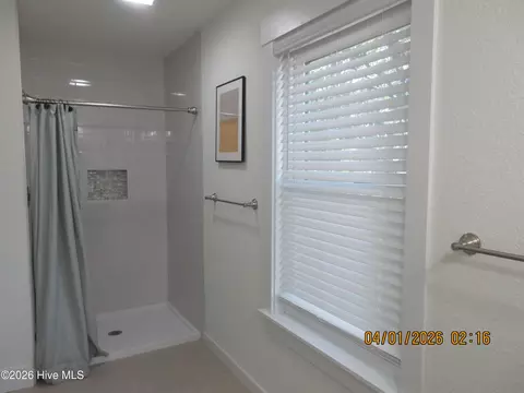 Bath - 861 Ivory Ct, Corolla, NC 27927 photo 5 of 7