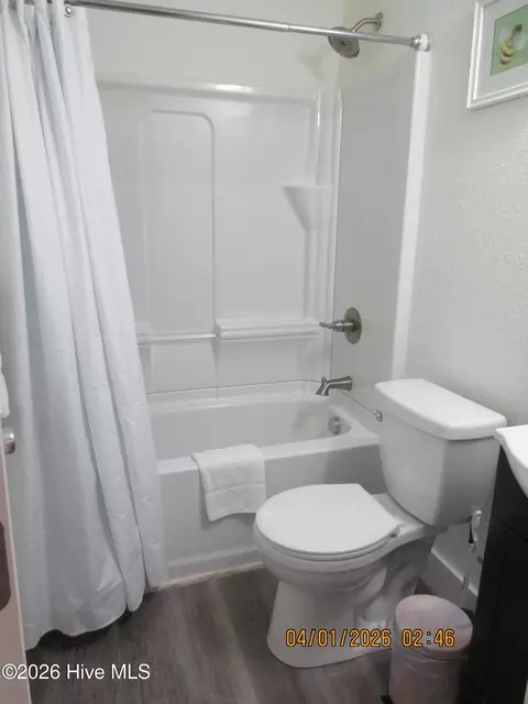 Bath - 861 Ivory Ct, Corolla, NC 27927 photo 6 of 7