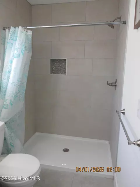 Bath - 861 Ivory Ct, Corolla, NC 27927 photo 3 of 7