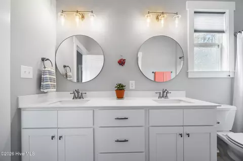 Bath - 231 Eureka Ave, Washington, NC 27889 photo 5 of 7