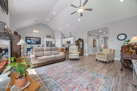 Entry Way - 231 Eureka Ave, Washington, NC 27889 photo 3 of 3