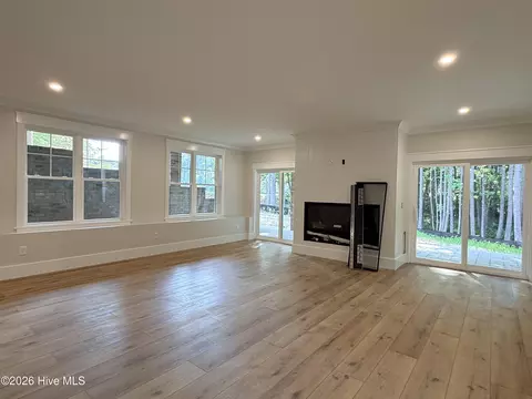 Living - 48 Glasgow Dr, Pinehurst, NC 28374 photo 5 of 9