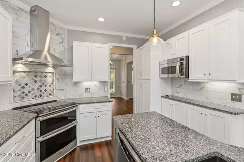Kitchen - 9 Riviera Dr, Pinehurst, NC 28374 photo 3 of 4