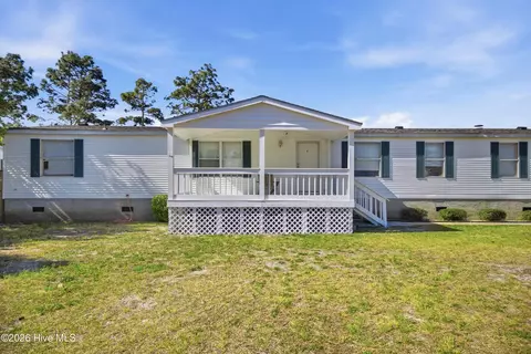 233 Castlebury Ln, Hubert, NC 28539
