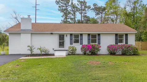 213 Russell St, Beaufort, NC 28516