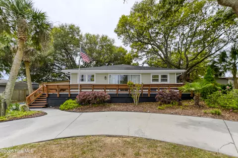 774 Driftwood Dr, Hampstead, NC 28443