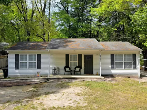 905 N Sycamore St, Aberdeen, NC 28315
