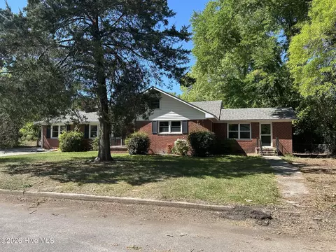 304 Dupont Cir #304, Kinston, NC 28501