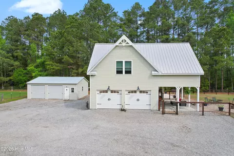 417 Reaves Ferry Rd, Nakina, NC 28455