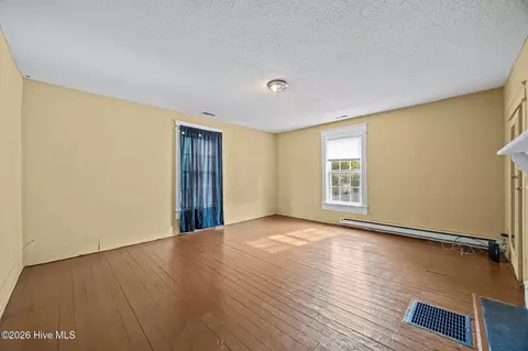 Living - 1400 Chestnut St, Greenville, NC 27834 photo 7 of 8