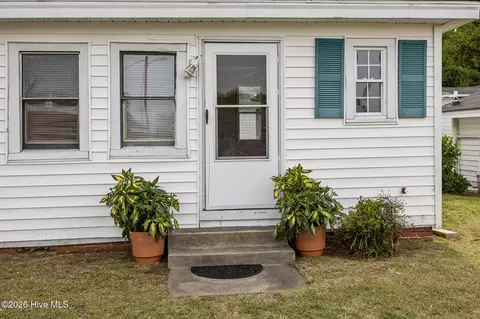 Exterior - 1400 Chestnut St, Greenville, NC 27834 photo 10 of 12