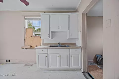 Kitchen - 1400 Chestnut St, Greenville, NC 27834 photo 1 of 2