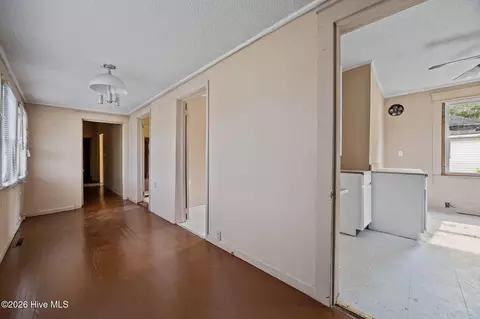 Entry Way - 1400 Chestnut St, Greenville, NC 27834 photo 3 of 4