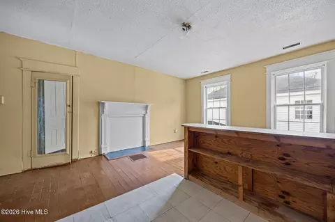 Living - 1400 Chestnut St, Greenville, NC 27834 photo 6 of 8
