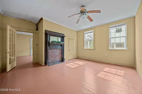 Living - 1400 Chestnut St, Greenville, NC 27834 photo 5 of 8