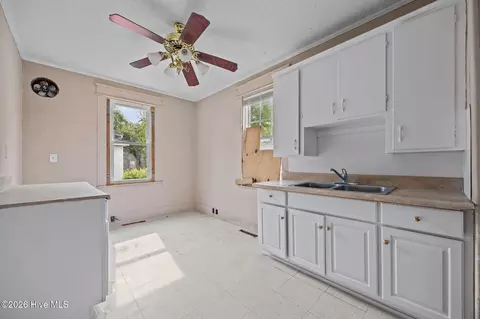 Entry Way - 1400 Chestnut St, Greenville, NC 27834 photo 2 of 4