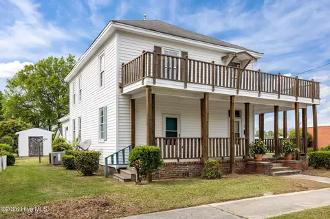 Exterior - 1400 Chestnut St, Greenville, NC 27834 photo 2 of 12
