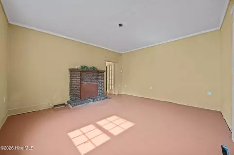 Living - 1400 Chestnut St, Greenville, NC 27834 photo 2 of 8