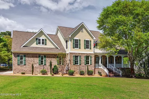 135 Great Oak Dr, Hampstead, NC 28443