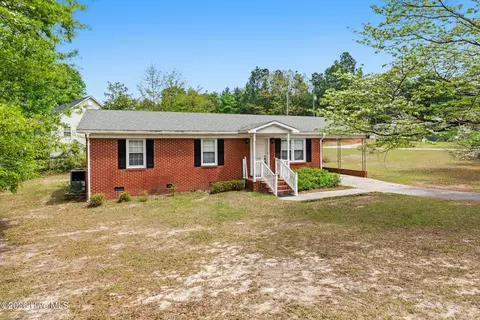 1200 Oak Ave, Hamlet, NC 28345