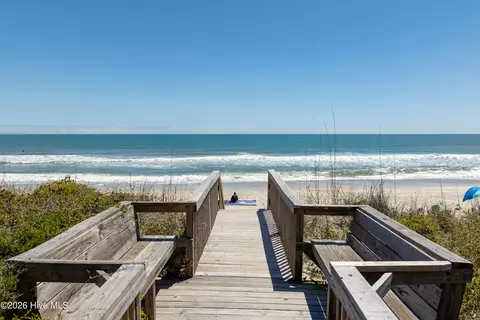 3976 Island Dr, North Topsail Beach, NC 28460