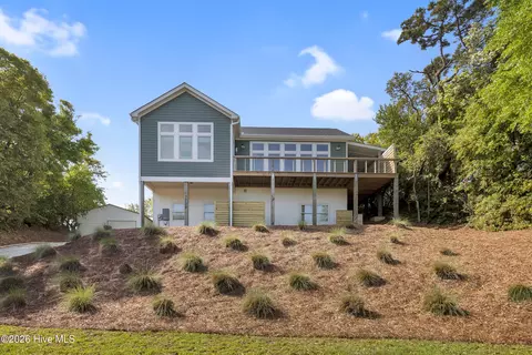 5709 E Landing Ct, Emerald Isle, NC 28594