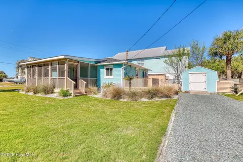 101 Delaware Ave, Carolina Beach, NC 28428