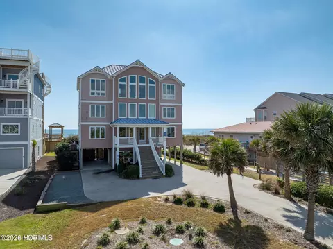 100 Scotch Bonnet Dr, Surf City, NC 28445
