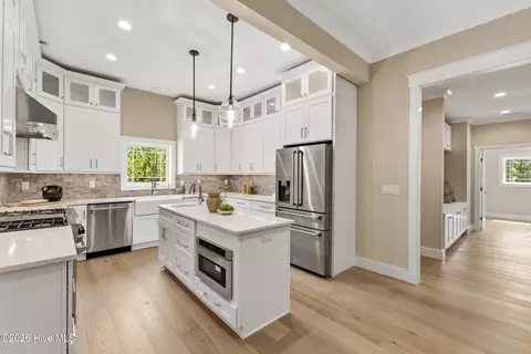 Kitchen - 406 Compass Pt, Hampstead, NC 28443 photo 3 of 4