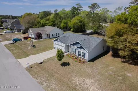 410 Peppermint Dr, Hubert, NC 28539