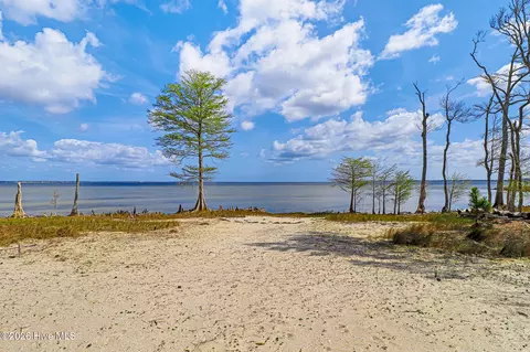 107 Cedarwood Dr, Havelock, NC 28532